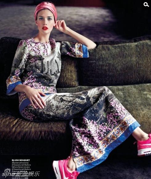 王妃、顶级超模肯德拉-斯皮尔斯登上泰国版《Vogue》杂志5月刊封面