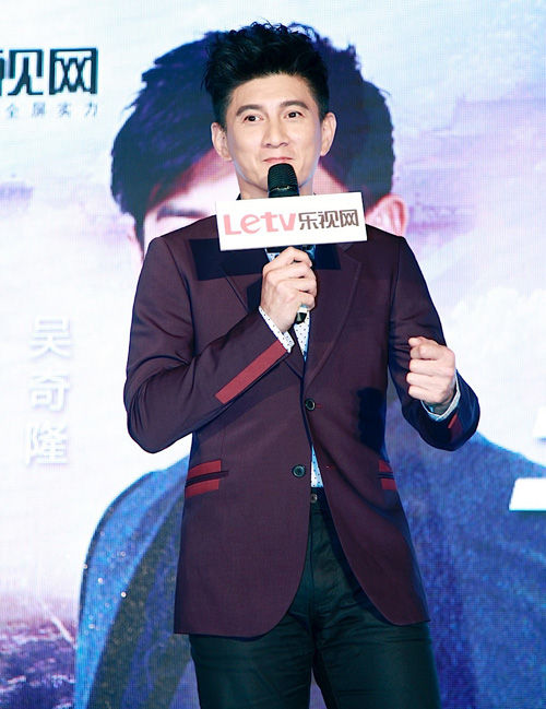 吴奇隆对粉丝表示感谢。