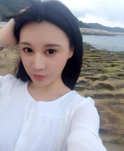 北师大校花樊玲私照曝光 疑借范爷上位(组图)