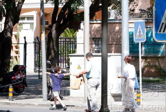 海清老公任银行高管低调做人身份成谜 海清一家三口照首曝光(组图)【3】