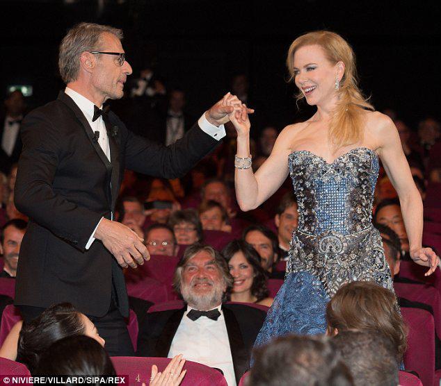 妮可 基德曼戛纳电影节大厅内大秀舞姿