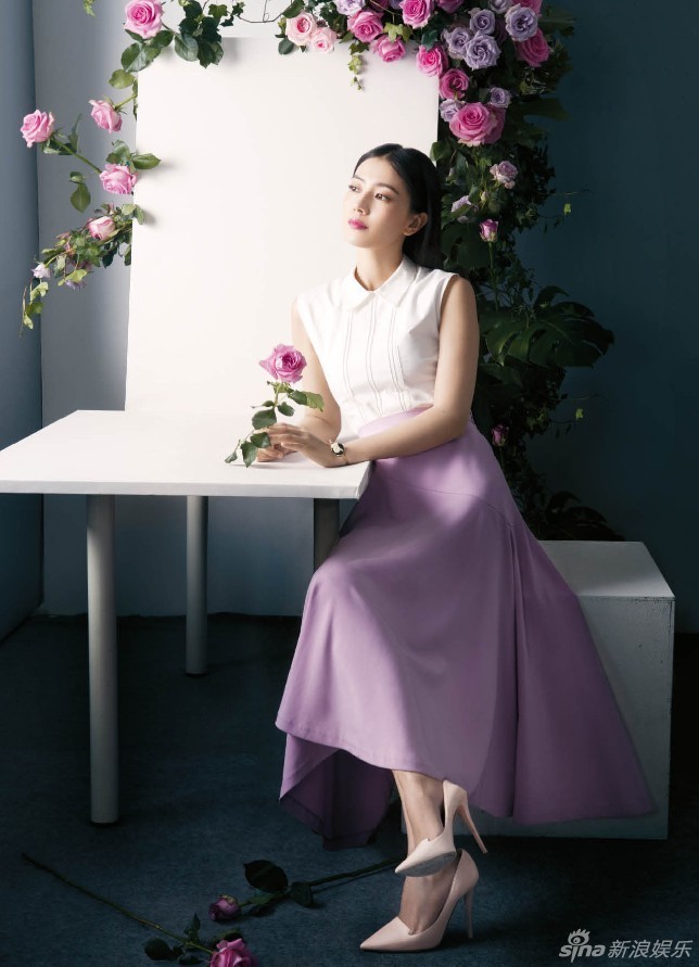 高圆圆春意写真 玫瑰包围尽显清新浪漫