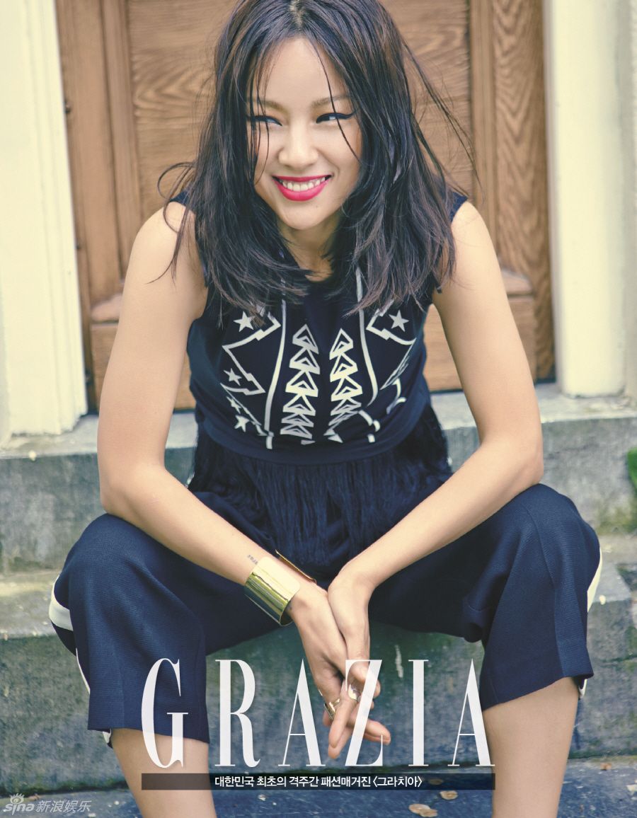 李孝利迷离性感 