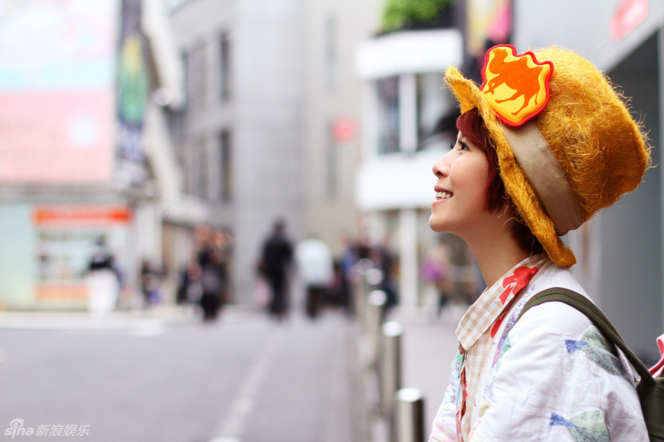 黄雅莉休闲装扮 