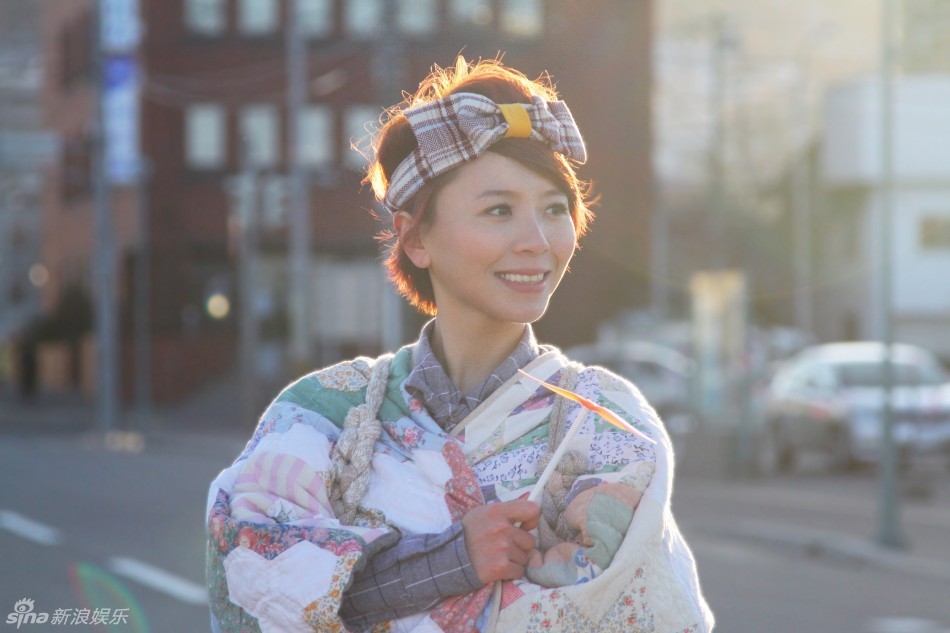 黄雅莉休闲装扮 