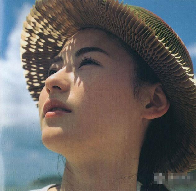 张柏芝19岁写真照曝光 青春无敌美翻众人