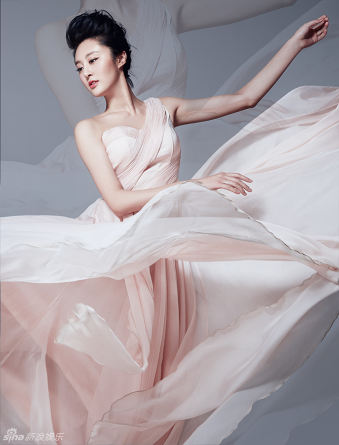 甘露最新写真曝光 俏皮优雅化身多面夏娃