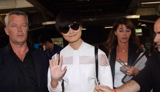 李宇春微笑打招呼