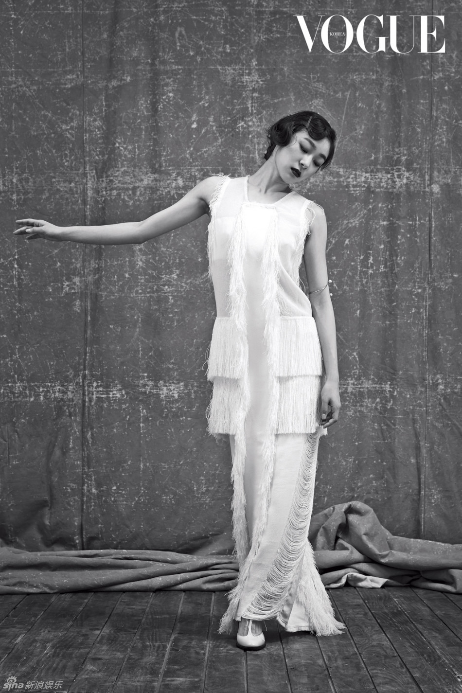     金妍儿黑白大片 