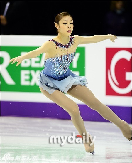     金妍儿黑白大片 