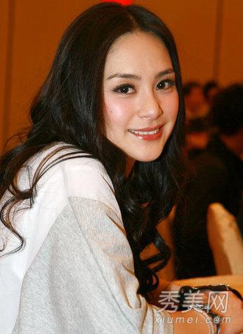 阿娇章子怡刘亦菲 惨遭成龙父子潜规则的女星 阿娇章子怡刘亦菲 惨遭成龙父子潜规则的女星