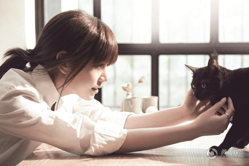 陈妍希美照大翻身 戏谑自嘲“想当女神经”