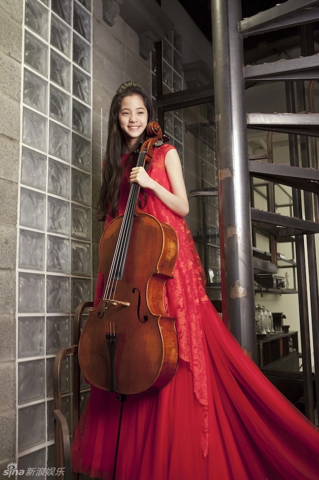 　　欧阳娜娜被赞最年轻的大提琴演奏家