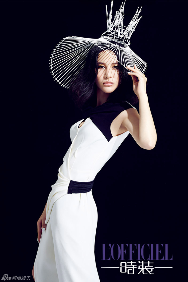     尚雯婕红色艳丽