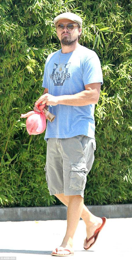 莱昂纳多奥穿短裤体恤 洛杉矶夏日低调出行