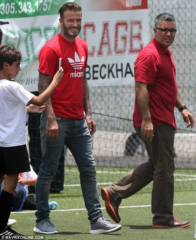 贝克汉姆访儿童足球场 大走亲民路线