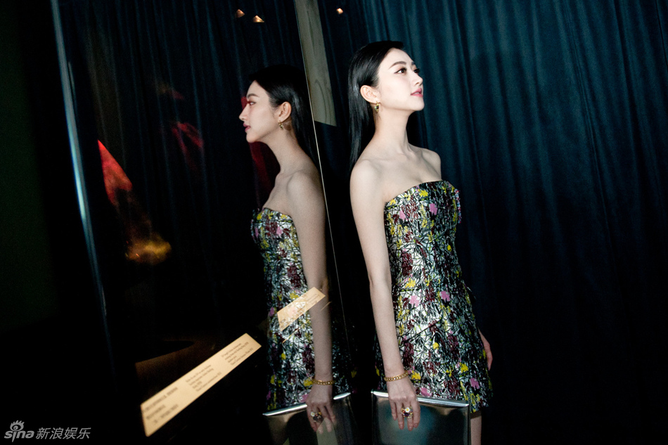 　　景甜出席时尚活动掠影清丽绝伦