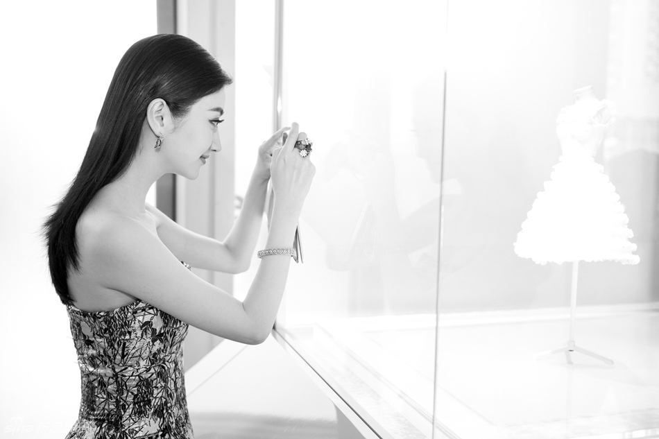 　　景甜出席时尚活动掠影清丽绝伦