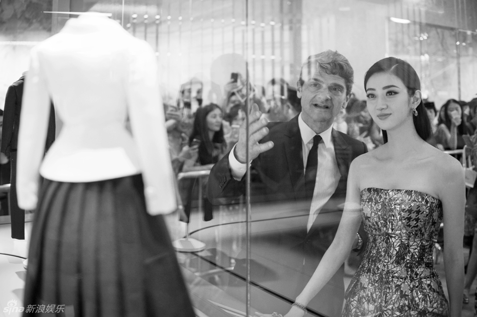 　　景甜出席时尚活动掠影清丽绝伦