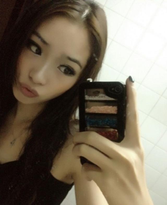 好舞蹈女学员双人舞疑真空上阵 尴尬凸点