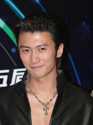 富二代明星奋斗史：小贝儿子端盘子林峰跑龙套