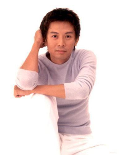 富二代明星奋斗史：小贝儿子端盘子林峰跑龙套