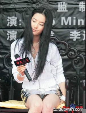 明星不为人知的抠鼻露底激凸尴尬瞬间照(图)