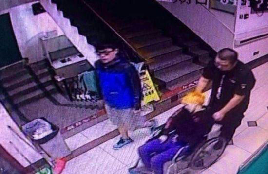 曝孙燕姿重庆演唱会后昏倒 下台瘫软送医 曝孙燕姿重庆演唱会后昏倒 下台瘫软送医