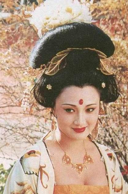 揭80年代纯美女星情史:孙俪姨奶胡慧中曾嫁黑道大佬