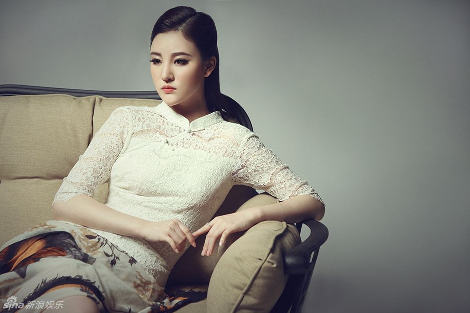 　　刘小小 端庄优雅