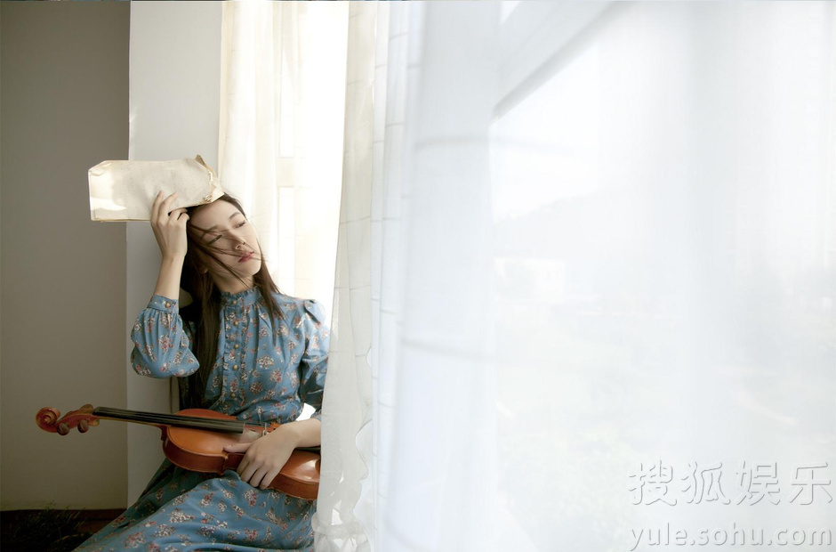     菅韧姿“初见”之美乍现 欲奏青春“幻想曲”