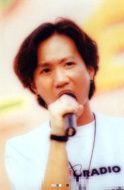 黄家驹逝世二十一周年 海量旧照回顾其成长轨迹