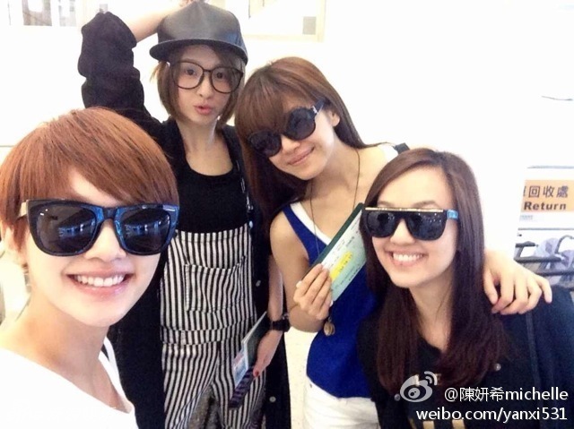 陈妍希享悠闲时光 戴墨镜嘟嘴卖萌