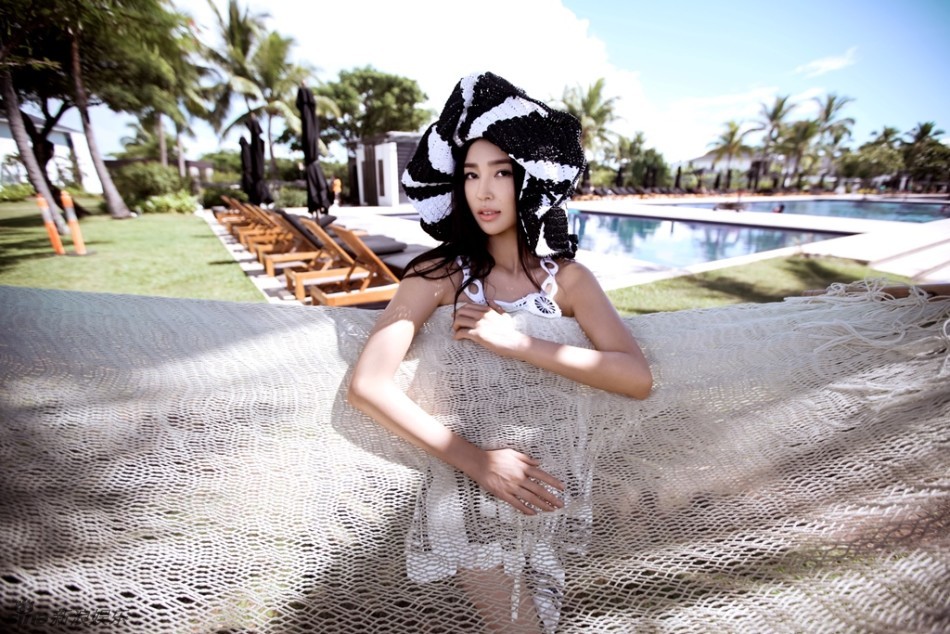     姚星彤薄施粉黛显清纯