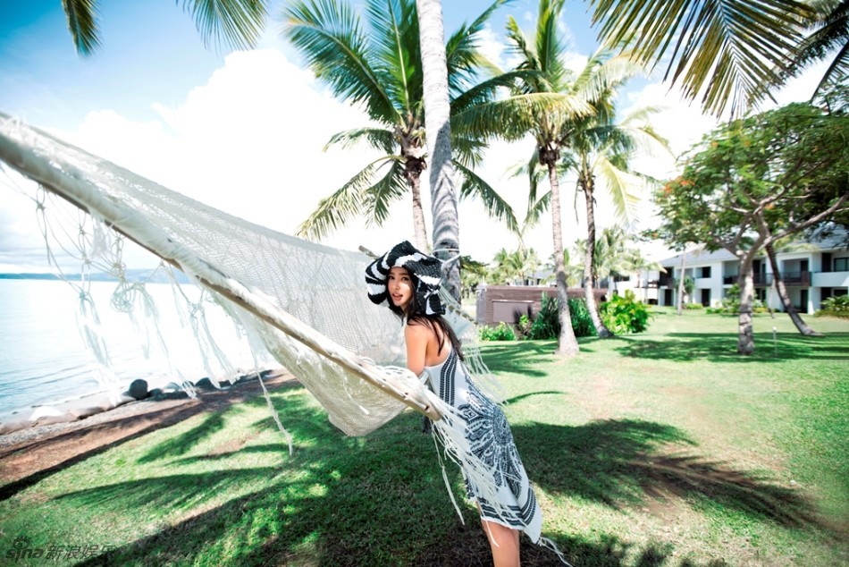     姚星彤薄施粉黛显清纯