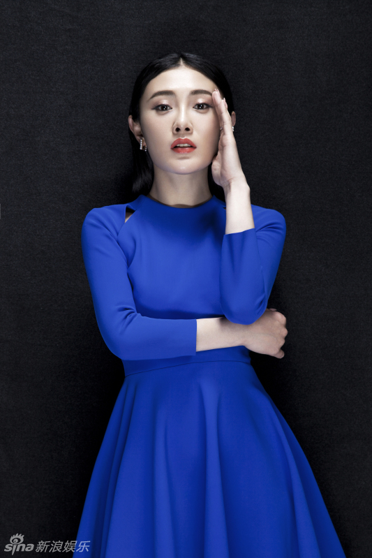     张译木高端写真化身时尚尤物