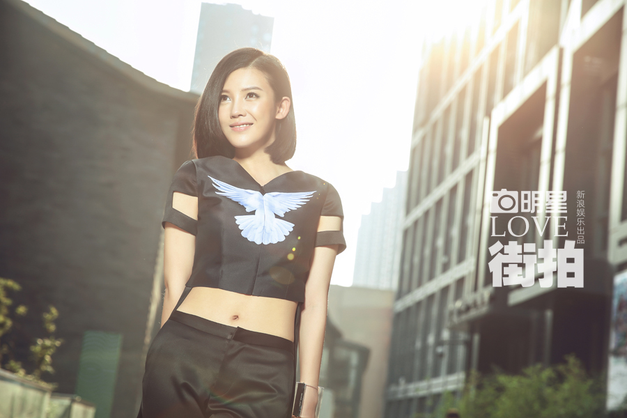 杨子姗短发帅出质感诠释多维度美 