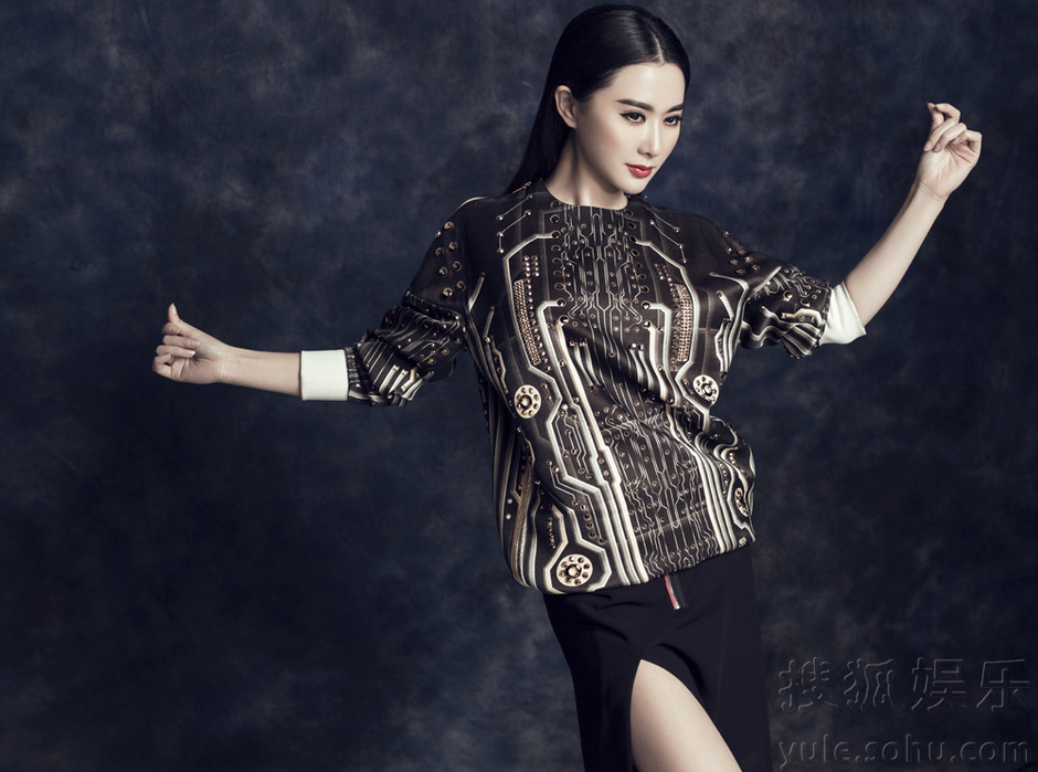     女星石天琦写真曝光 大气复古突显别样潮范儿