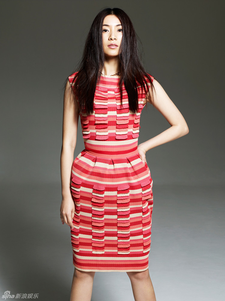     刘庭羽时尚大片性感卷发尽显妩媚