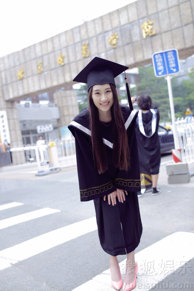     王婉中素颜毕业照曝光 不要惊艳出众只要真实