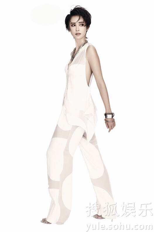     张歆艺最新杂志写真曝光 诠释轻熟女优雅范儿