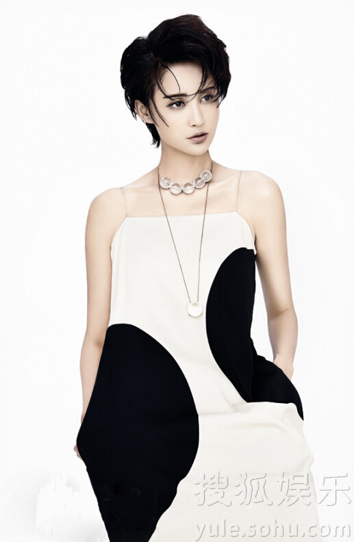     张歆艺最新杂志写真曝光 诠释轻熟女优雅范儿