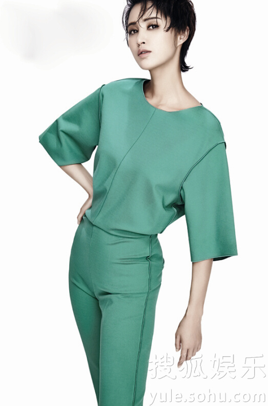     张歆艺最新杂志写真曝光 诠释轻熟女优雅范儿