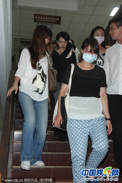 小S出庭作证胖达人案神情严肃 检查官：谁叫你简单答