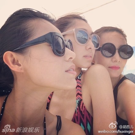     胡杏儿大秀美胸 身材苗条