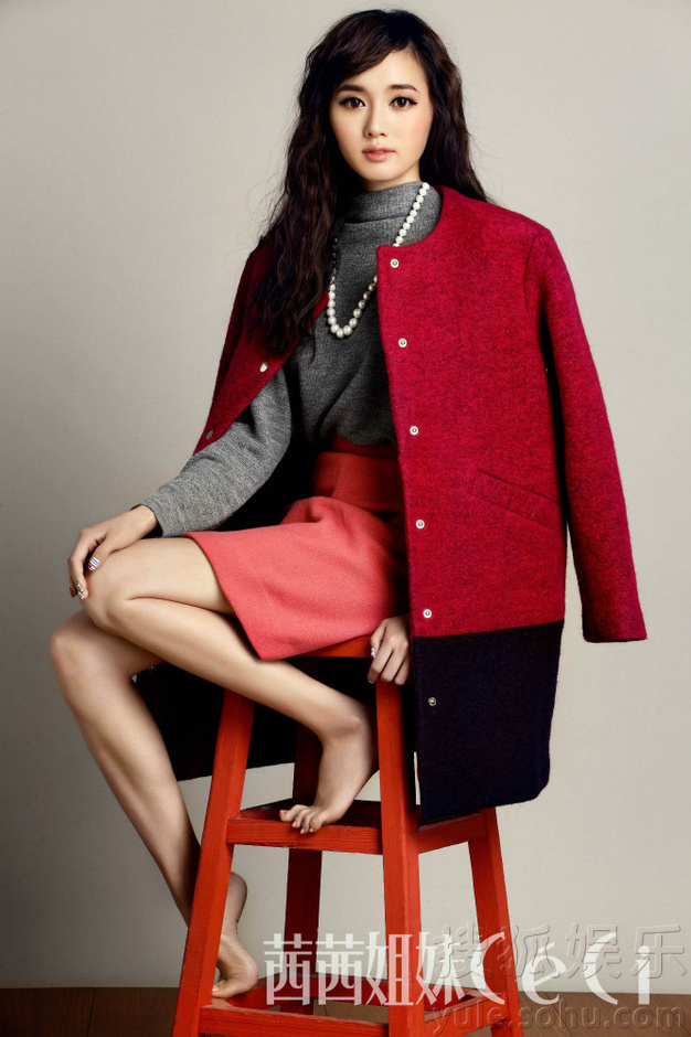     江铠同冷艳洋装大片曝光