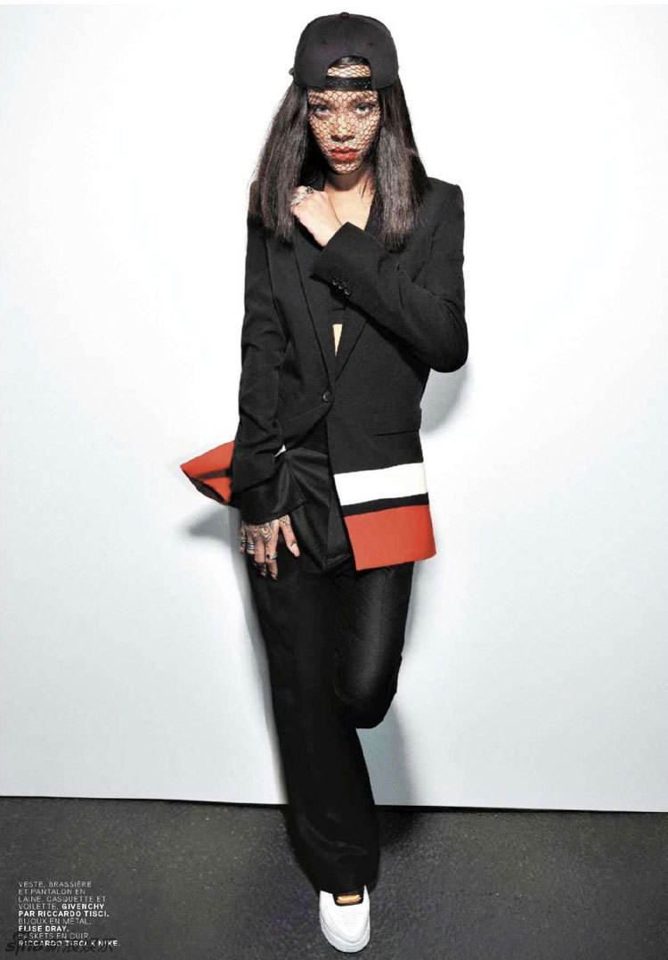 蕾哈娜潮装登封面 网纱遮脸红唇妖艳