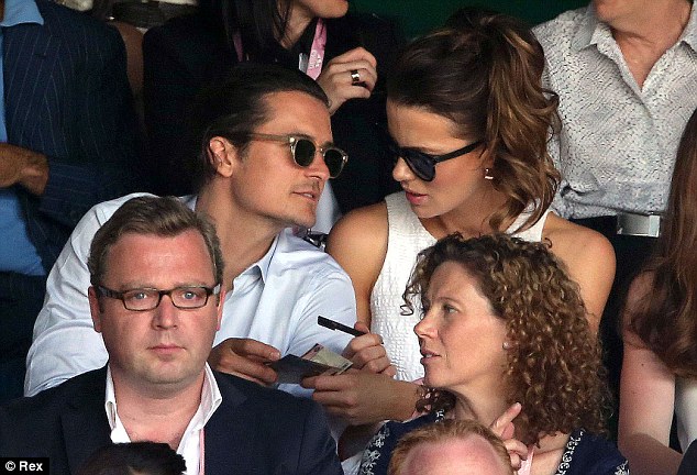 奥兰多·布鲁姆与凯特·贝金赛尔观看温网男单决赛