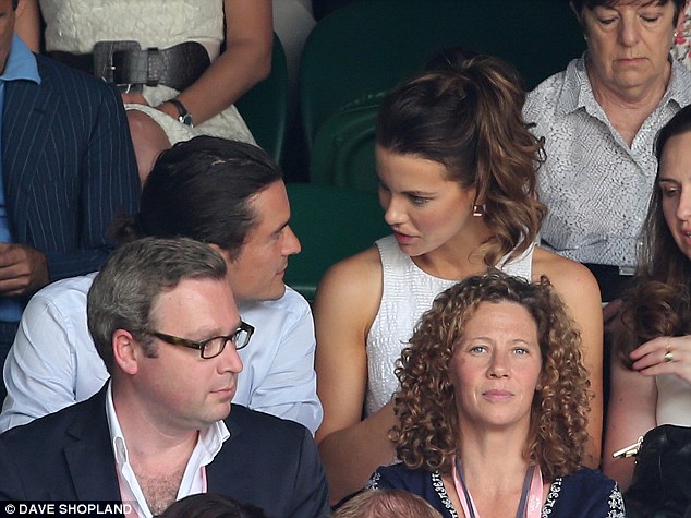 奥兰多·布鲁姆与凯特·贝金赛尔观看温网男单决赛