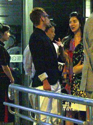 女星与球星合影:贝利抱半裸钟楚红 女星与球星合影:贝利抱半裸钟楚红